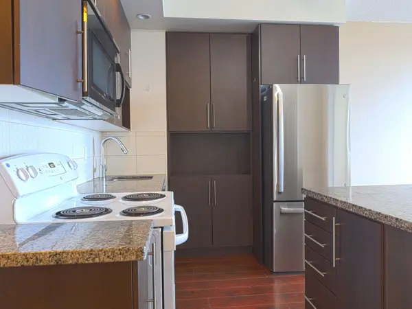 28 Linden ST #3103, Toronto C08, ON M4Y 0A4