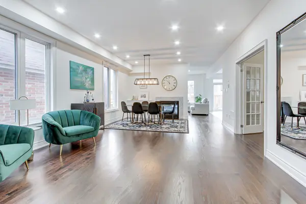 29 Pear Blossom WAY, East Gwillimbury, ON L9N 0T3