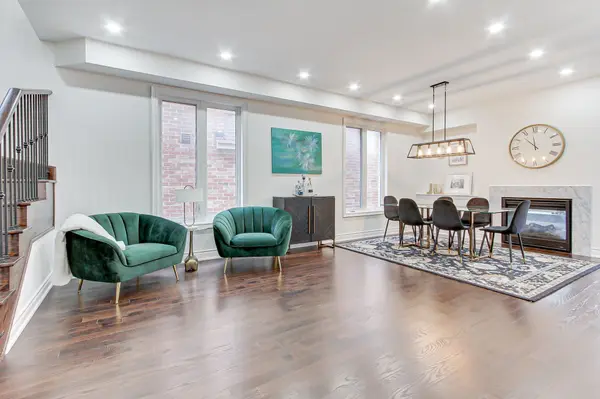 29 Pear Blossom WAY, East Gwillimbury, ON L9N 0T3