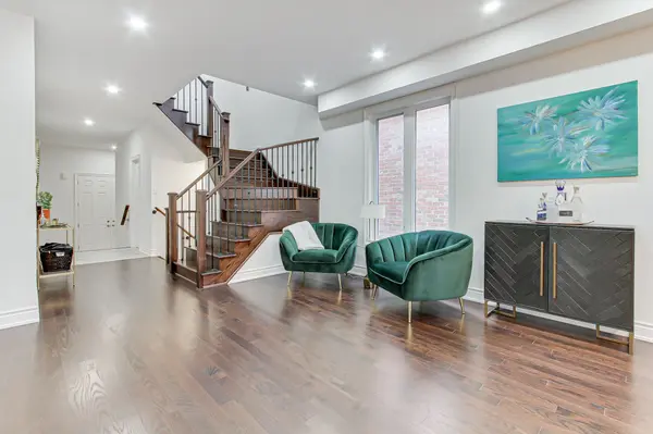 29 Pear Blossom WAY, East Gwillimbury, ON L9N 0T3