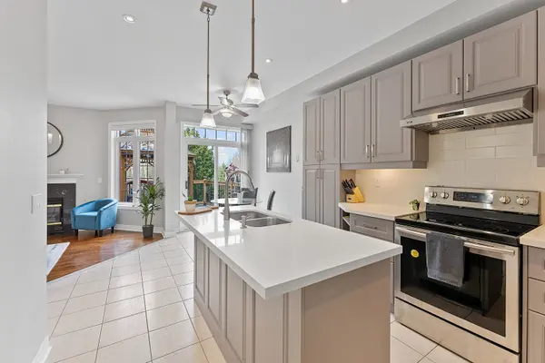 42 Ballymore DR, Aurora, ON L4G 7E6