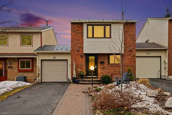 43 Whelan DR, Barrhaven, ON K2J 2A3