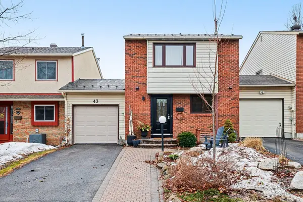 43 Whelan DR, Barrhaven, ON K2J 2A3