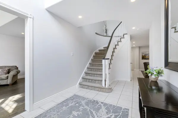 48 Crimson Ridge RD, Barrie, ON L4N 9S1