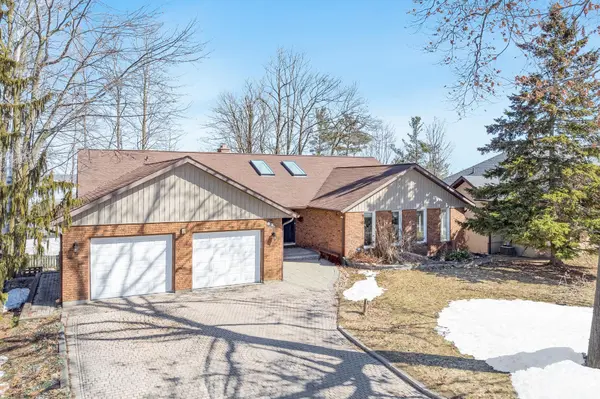 62 Woodcrest RD, Barrie, ON L4N 2V5
