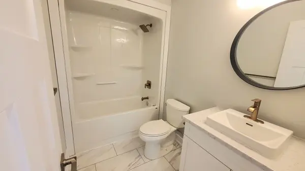 642 West ST #B, Prescott, ON K0E 1T0