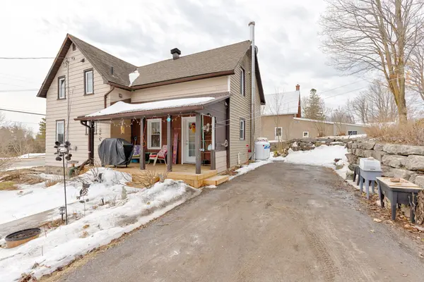 82 Bonnechere ST E, Bonnechere Valley, ON K0J 1T0