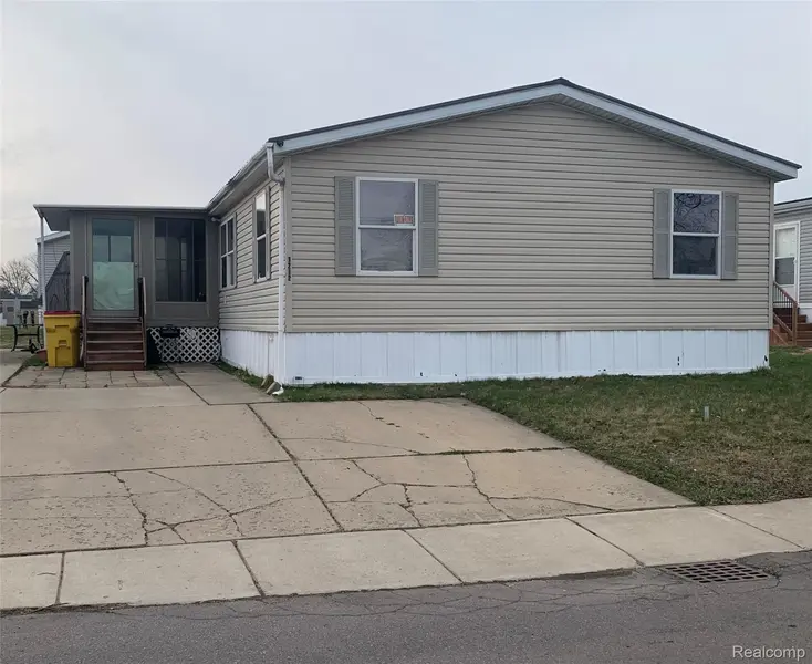1212 Briarwood DR, Monroe Charter Township, MI 48161