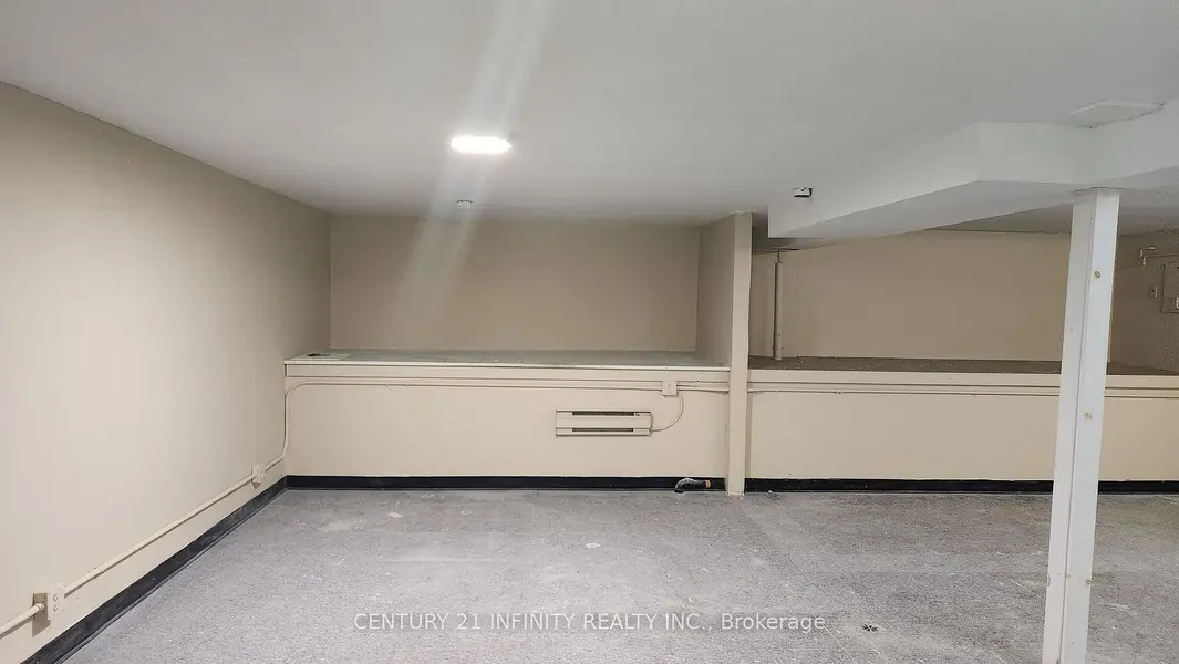 907 Simcoe ST N #B, Oshawa, ON L1G 4W1