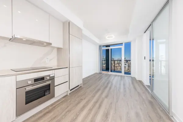 180 Front ST E #4303, Toronto C08, ON M5A 0A9