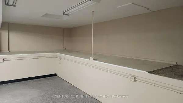 907 Simcoe ST N #B, Oshawa, ON L1G 4W1