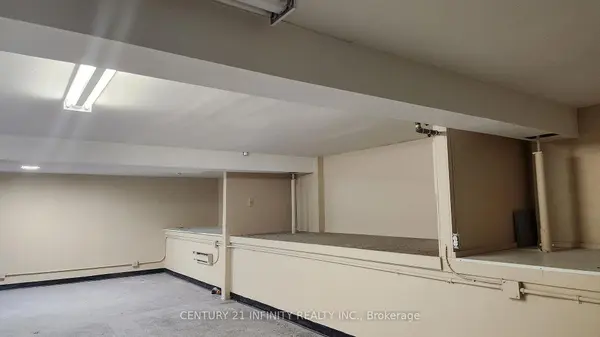 907 Simcoe ST N #B, Oshawa, ON L1G 4W1