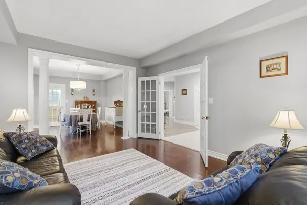 897 Oberland DR, Oshawa, ON L1K 2M2