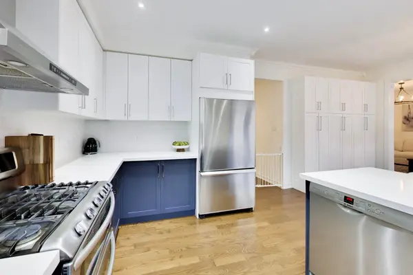 25 Chagall DR, Vaughan, ON L4J 9B4