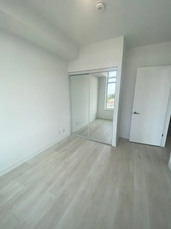 8 Beverley Glen BLVD #803, Vaughan, ON L4K 0L5