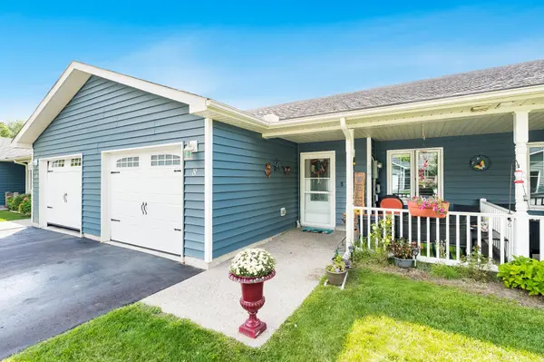 8 Chamberlain CRES, Penetanguishene, ON L9M 0A5