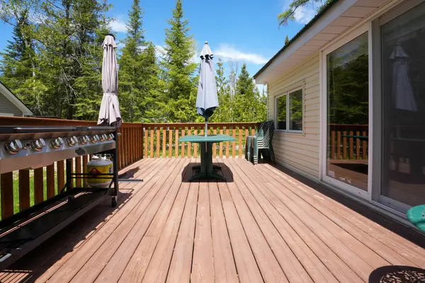 8 Buttercup LN, Springwater, ON L0L 1P0