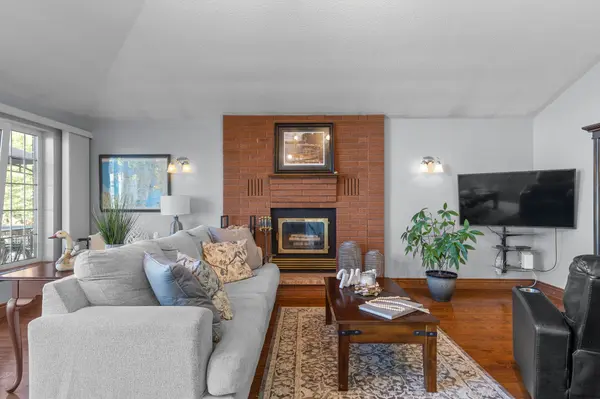 216 Robins Point RD, Tay, ON L0K 2A0