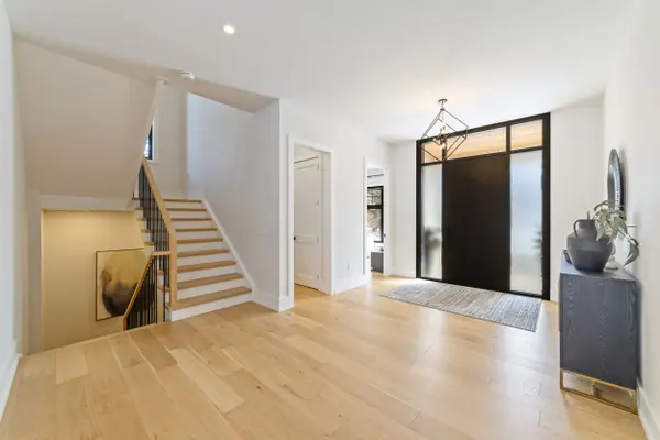 2057 Salvator BLVD, Oakville, ON L6L 1M9