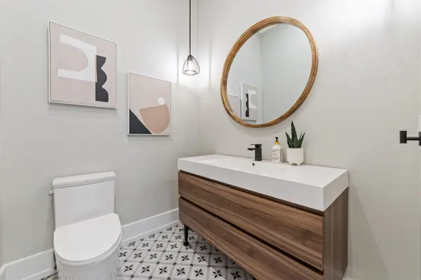 2057 Salvator BLVD, Oakville, ON L6L 1M9