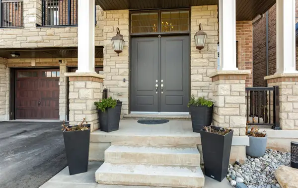 10 Settlers RD E, Oakville, ON L6H 0Y8