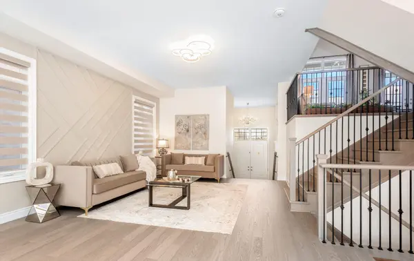 10 Settlers RD E, Oakville, ON L6H 0Y8