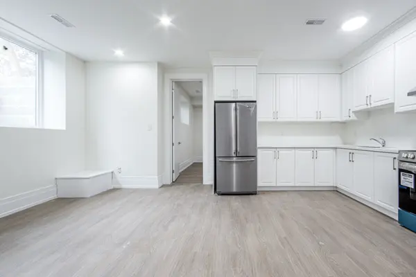 143 BALSAM DR, Oakville, ON L6J 3X4