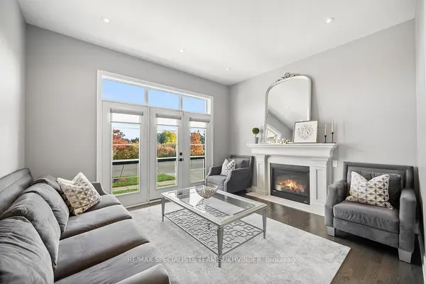 34 Burlwood RD, Brampton, ON L6P 4E8