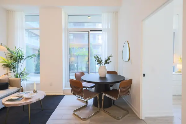 285 Dufferin ST #202, Toronto W01, ON M6K 0J2