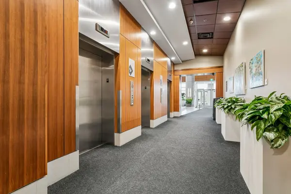 1315 North Service RD E #301, Oakville, ON L6H 1A7