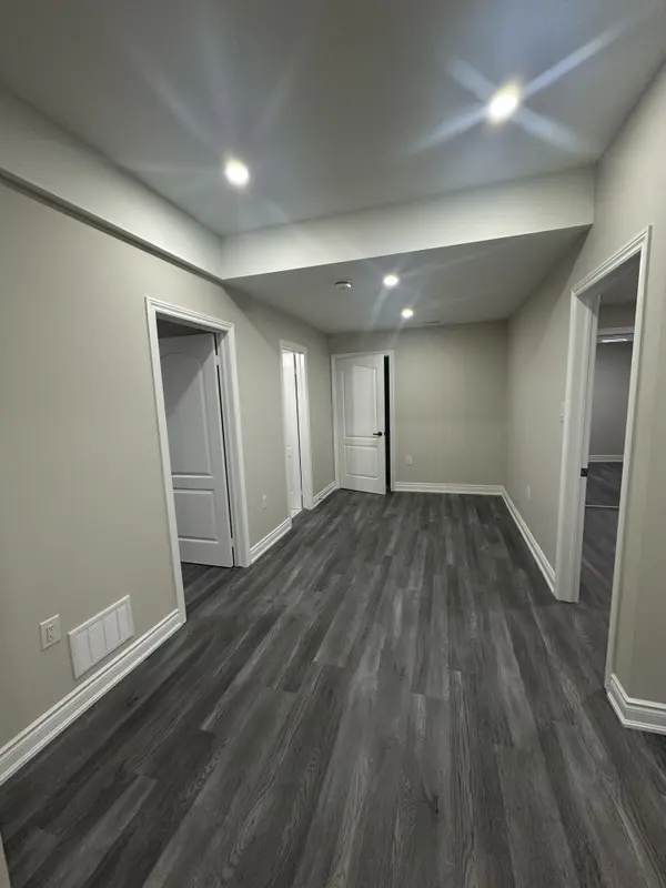 18 Elverton CRES #BSMT, Brampton, ON L7A 4Z4