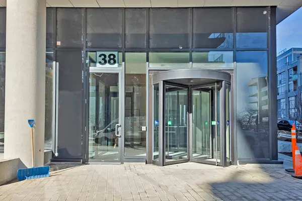 38 Annie Craig DR W #1907, Toronto W06, ON M8V 0G9