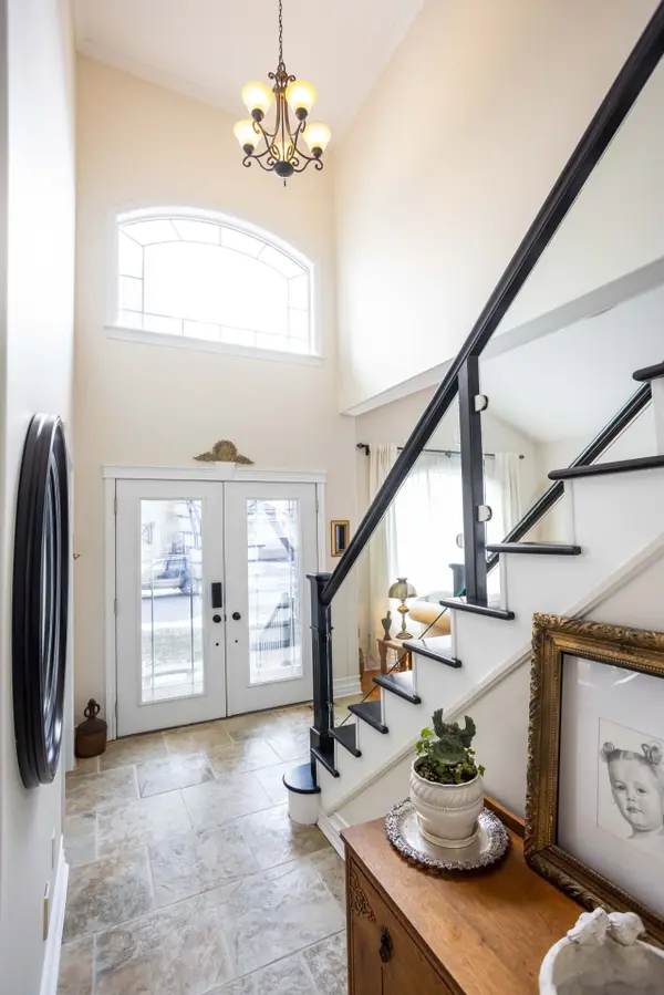 48 De La Rive DR, Russell, ON K0A 1W0