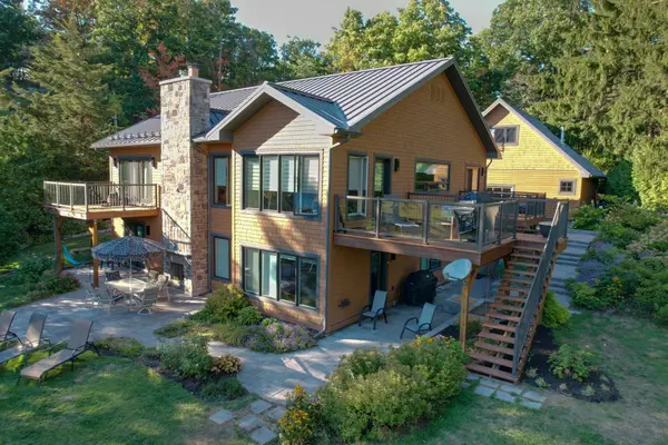 403 Thousand Islands Pkwy, Frontenac Islands, ON K0E 1L0