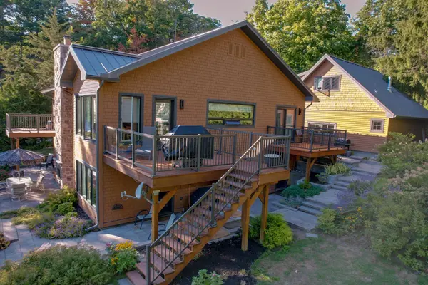 403 Thousand Islands Pkwy, Frontenac Islands, ON K0E 1L0