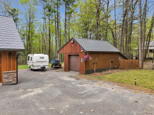 1040 Amelia CRES, Gravenhurst, ON P0E 1G0