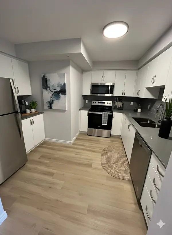 425 Watson Pkwy N #1006, Guelph, ON N1E 7K5