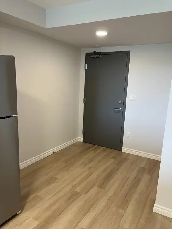 425 Watson Pkwy N #804, Guelph, ON N1E 7K5