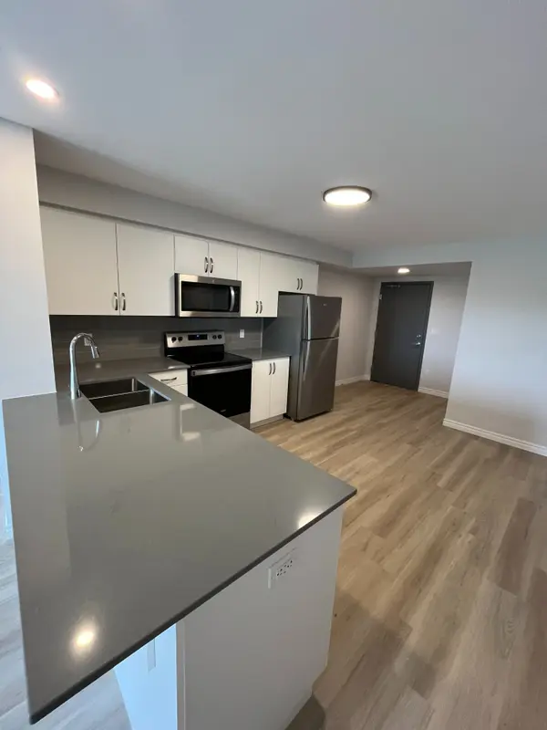 425 Watson Pkwy N #804, Guelph, ON N1E 7K5