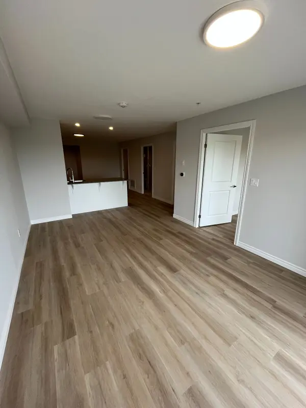 425 Watson Pkwy N #804, Guelph, ON N1E 7K5