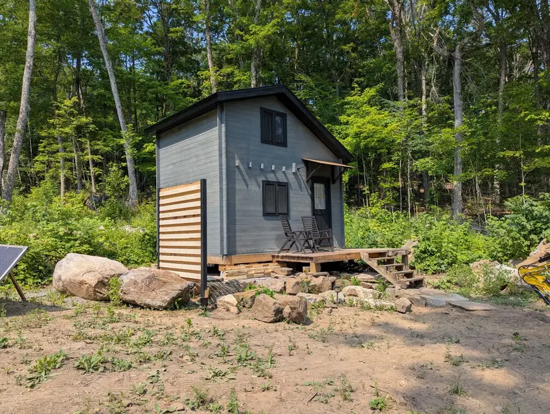 1035 Hearts Content DR, Highlands East, ON K0M 1R0