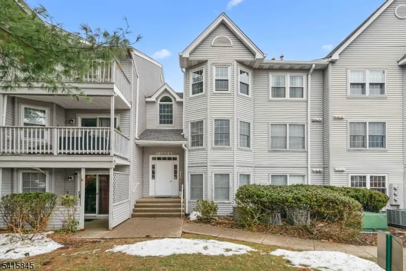 15 Boulder Run Rd, Paterson City, NJ 07501