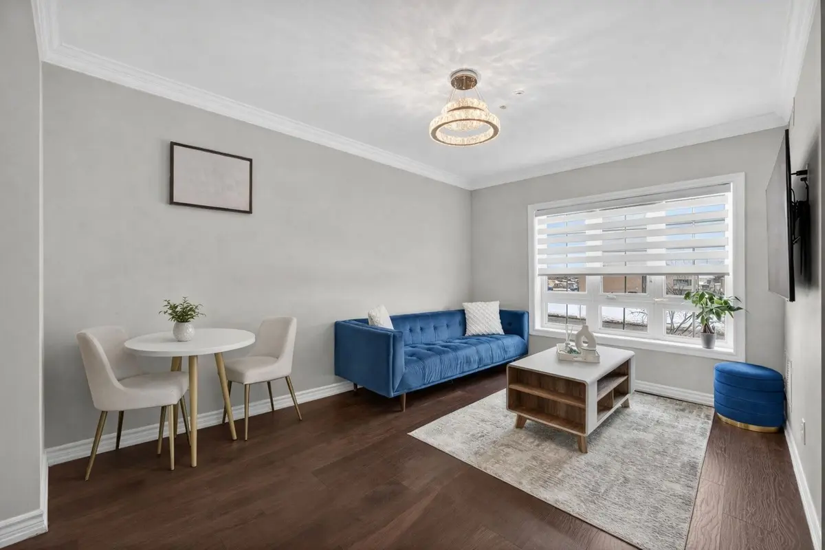 112 Simcoe RD #214, Bradford West Gwillimbury, ON L3Z 1Y2