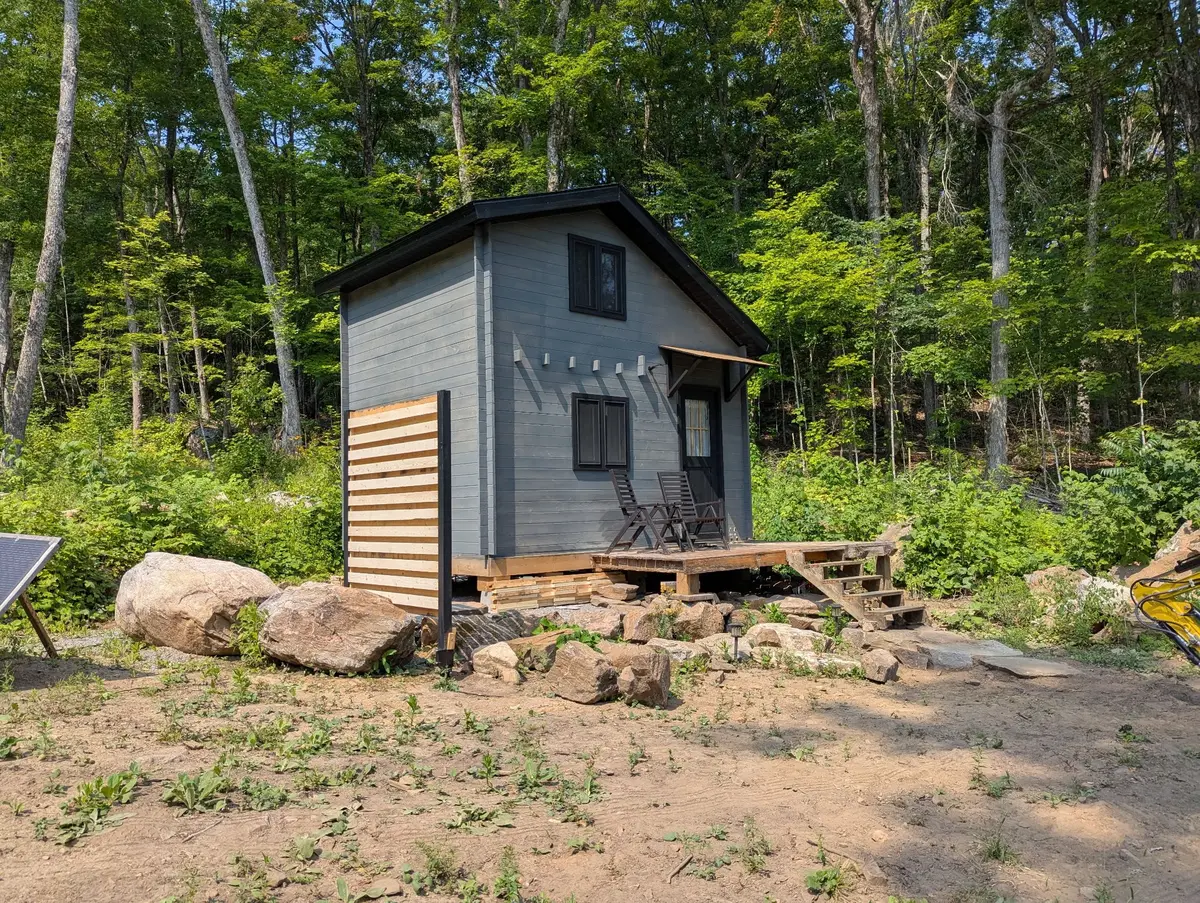 1035 Hearts Content DR, Highlands East, ON K0M 1R0