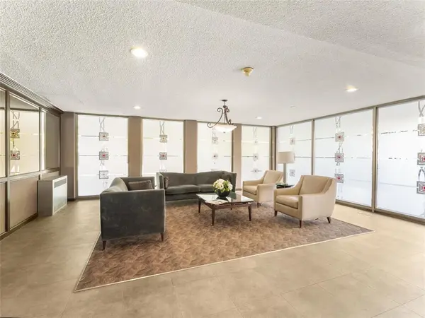 246 Roslyn RD, Winnipeg, MB R3L 0H5