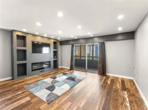 246 Roslyn RD, Winnipeg, MB R3L 0H5