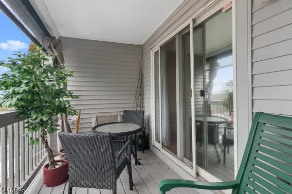 15 Boulder Run Rd, Paterson City, NJ 07501