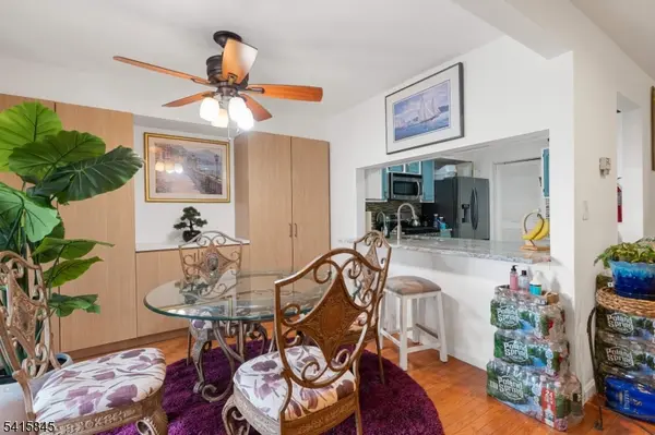 15 Boulder Run Rd, Paterson City, NJ 07501