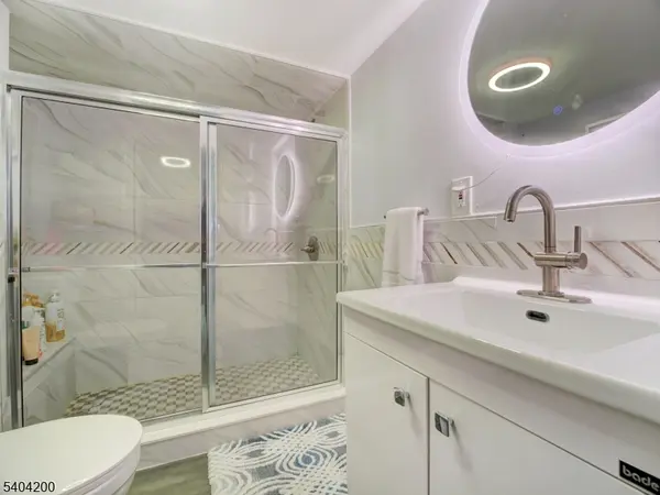 833 Cleveland Ave, Elizabeth City, NJ 07208