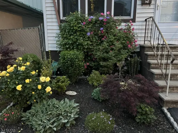 515 E Blancke St, Linden City, NJ 07036